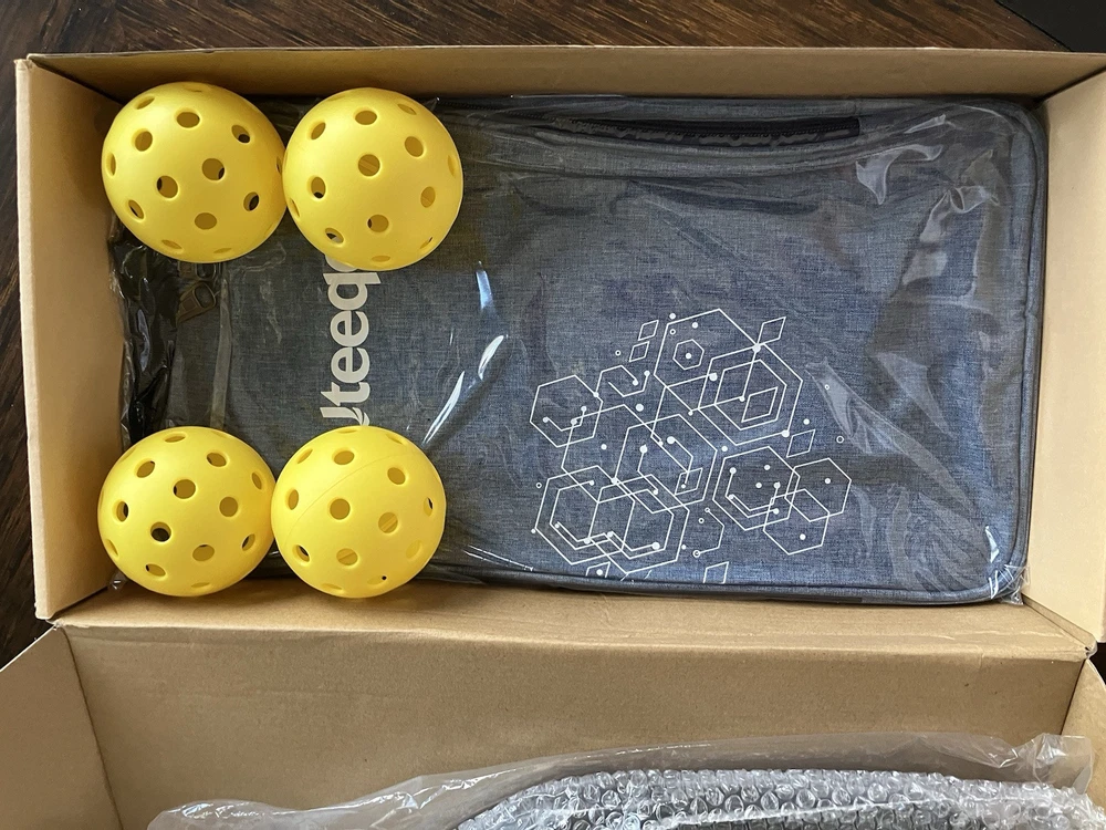 PICKLEBALL SET-Uteege Brand-excellent quality-2 Paddles,case,4 balls-NEW-N- BOX! PICKLEBALL SET-Uteege Brand-excellent quality-2 Paddles,case,4 balls-NEW-N- BOX!
