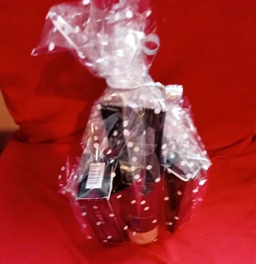 Coffret AVON Little Black Dress – Parfum & Soins – Idée Cadeau Élégante - Photo 1/1
