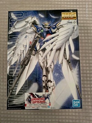 Wing Gundam Zero Master Grade Modellbausatz + Gunpla LED Unit Green