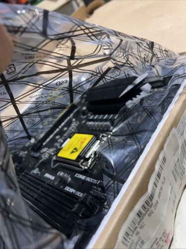 MSI MPG Z390 GAMING PLUS Motherboard ATX LGA1151 Intel UNTESTED - Photo 3/5
