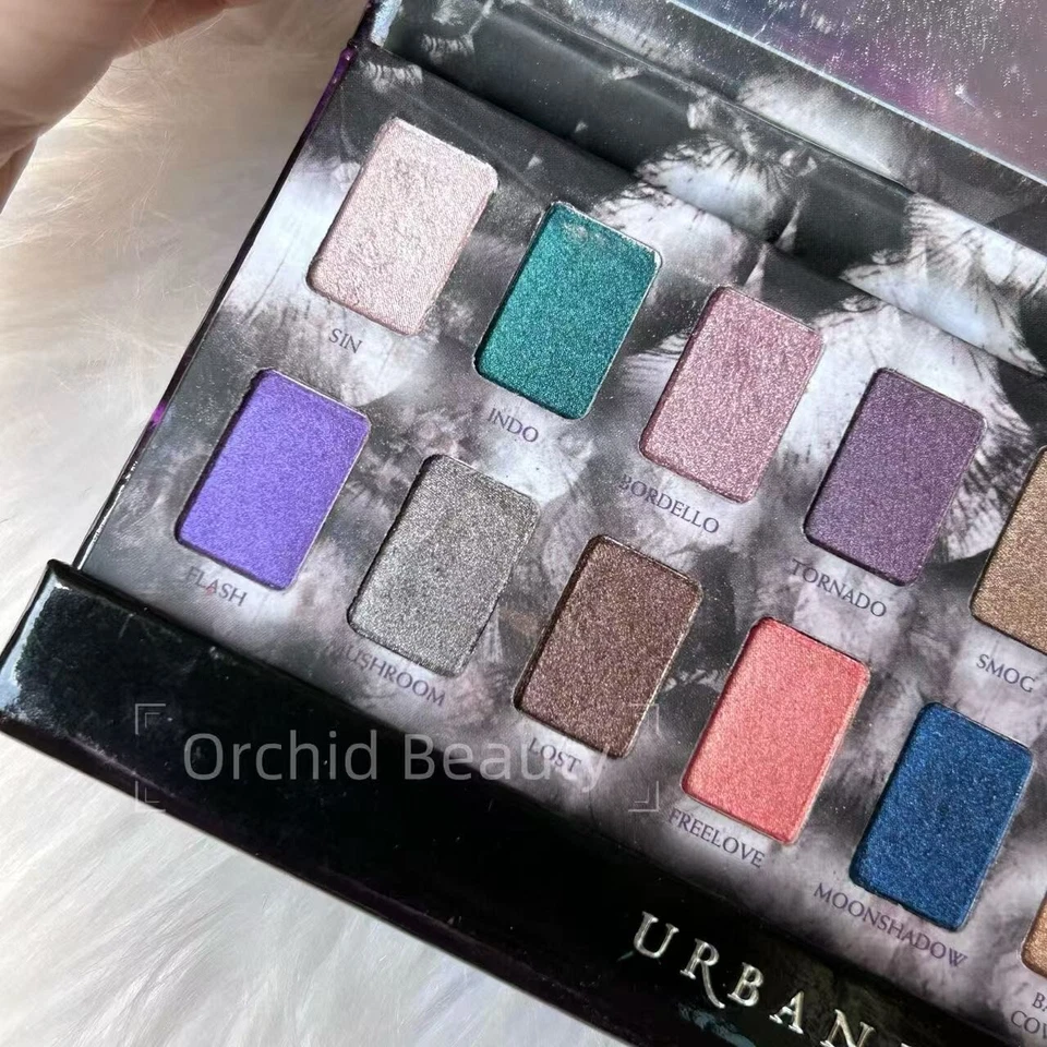 Urban Decay Beauty With An Edge Eyeshadow Palette~Full Size~Rare~New - Image 2 of 4