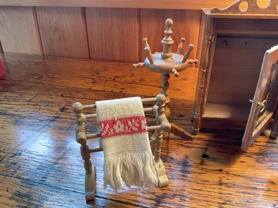 4 Piece Antique German Schneegas Dollhouse Furniture - Image 4 of 4