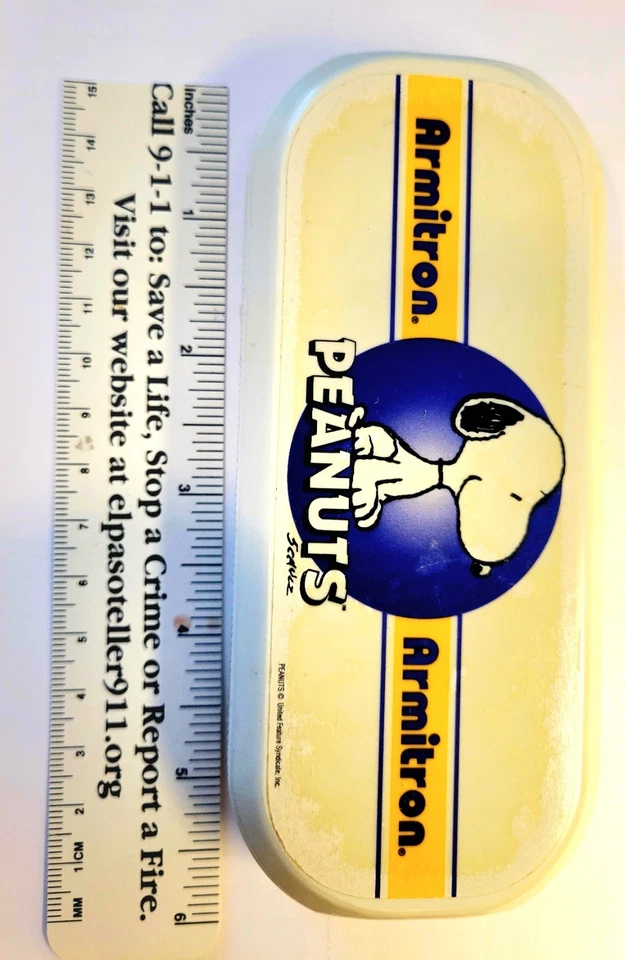 Reloj musical Peanuts "Snoopy & Linus" de Armitron Foto 3 de 4