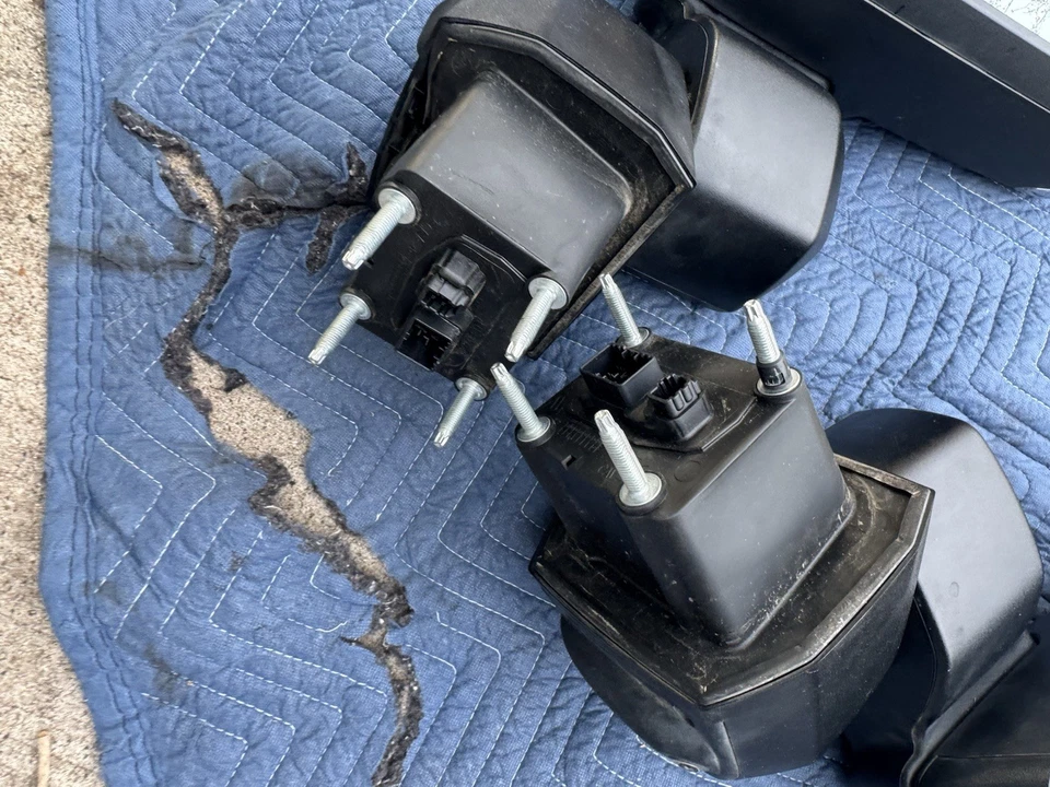 Espejo retrovisor derecho/izquierdo GMC Sierra HD/Silverado 2500 2020-2023 OEM 84944520 Foto 2 de 4