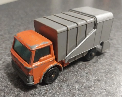 1960's Matchbox Lesney No. 7 Refuse Truck w/Lifting Rear