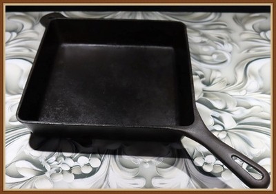 GRISWOLD - No. 768 - SQUARE CAST IRON SKILLET FRYING PAN - CLEAN AND SEASONED