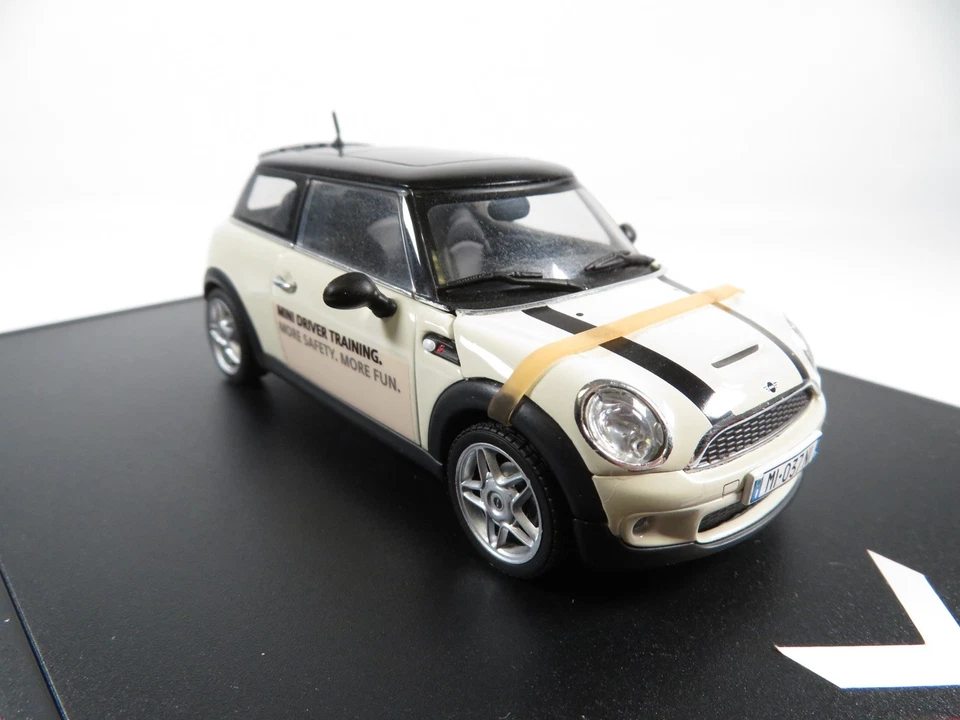 1:43 Minichamps Mini Cooper S - Mini Driver Training  - Bild 3 von 4