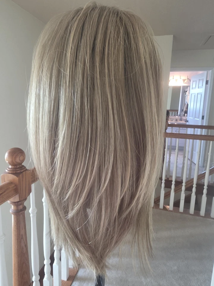 Pelucas Diana By Godiva's Secret en miel de primavera con frente de encaje. Talla media BNWT Foto 3 de 4