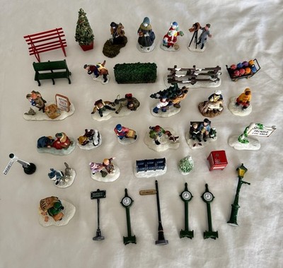 Lot Of Village Figurines O Well, Lemax, Dept. 56 Etc READ* 35 Pieces & Accessori