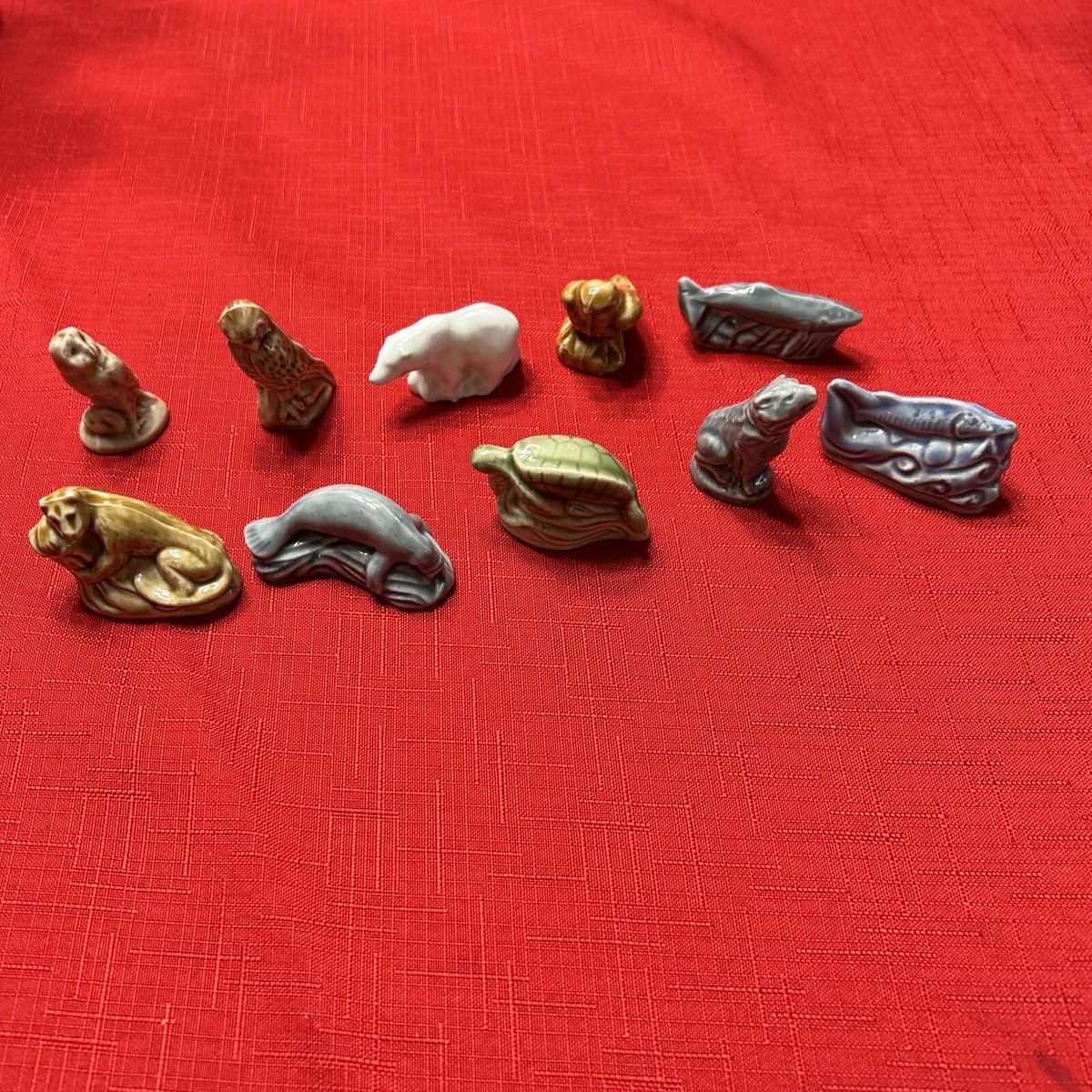 Peregrine Falcon Wade Ceramic Figurine - Red Rose Tea North American Endangered Series 1999-2002