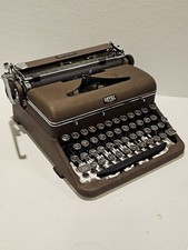 Royal Quiet De Luxe 1947 Portable Round Bottons Typewriter-works in Good Cond.  thumbnail