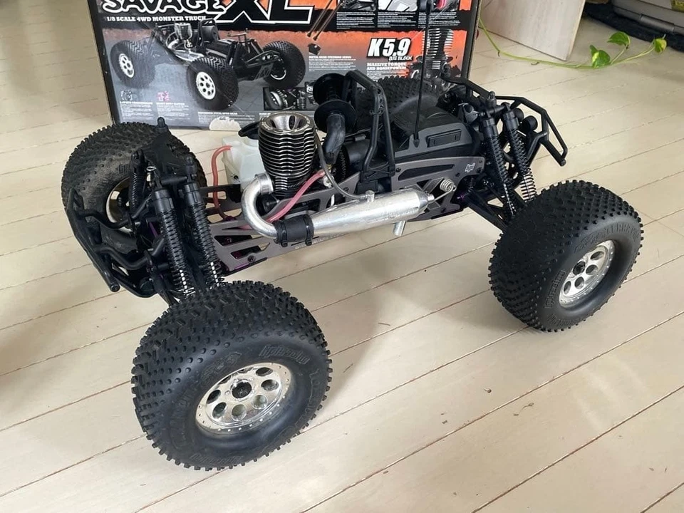HPI Savage XL K5.9 RC Truck Used With 2.4G Radio 3 Runs MINT w/Accessories set - Image 3 of 4