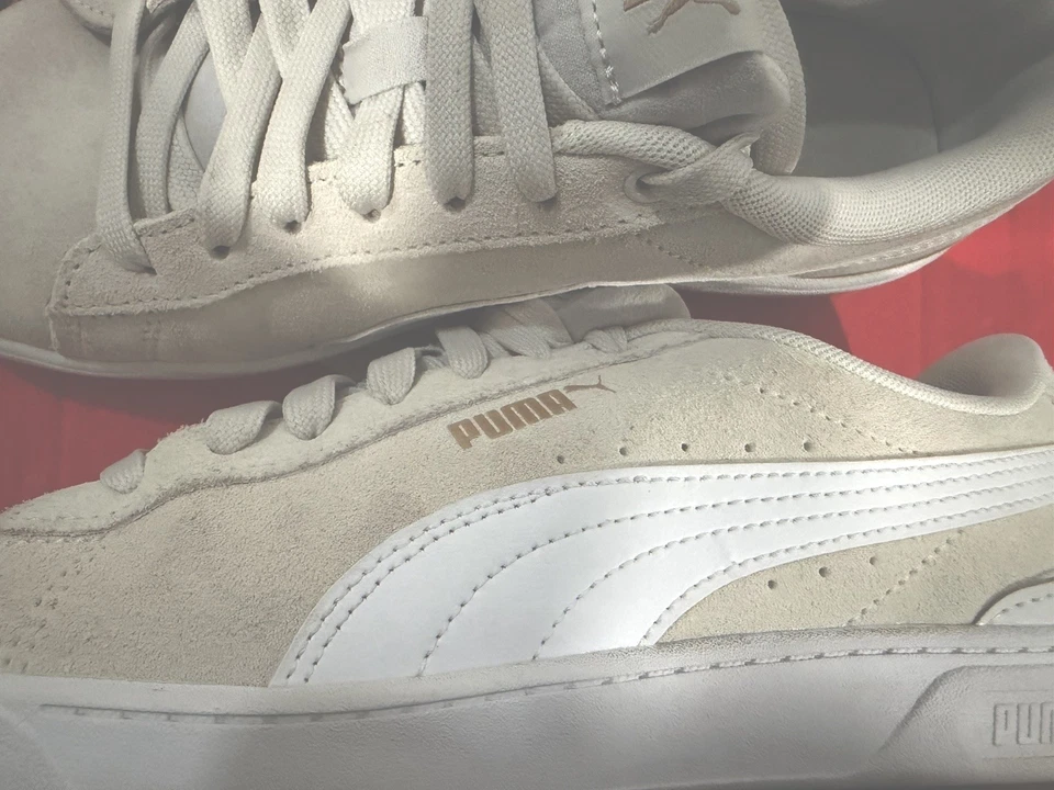 Zapatilla deportiva Puma de gamuza para mujer talla 8 gris pluma - blanca Puma dorada Vikki V3 Foto 4 de 4