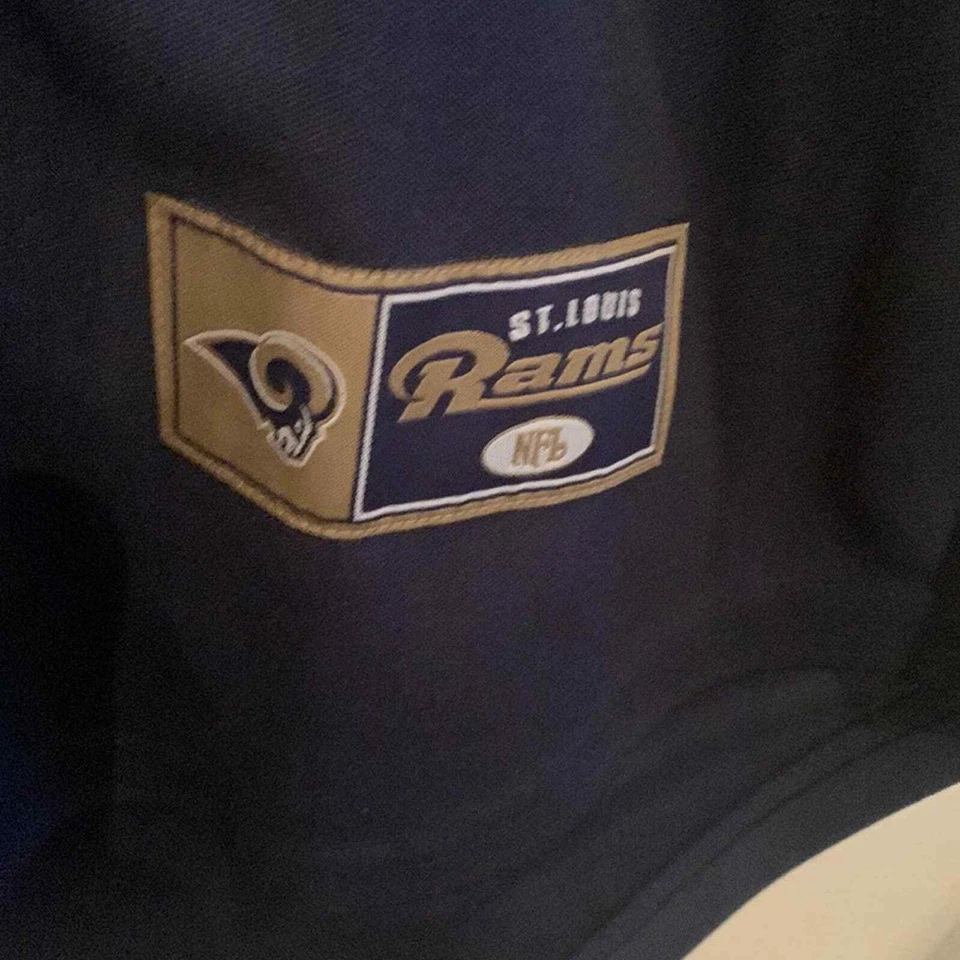 Camiseta deportiva para hombre VF Imagewear St. Louis Rams con botones grande, dorada azul marino Foto 3 de 4