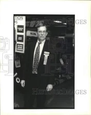 1993 Press Photo Sears Store Manager Russ Lamkins in Sears, Lakeforest Shopping