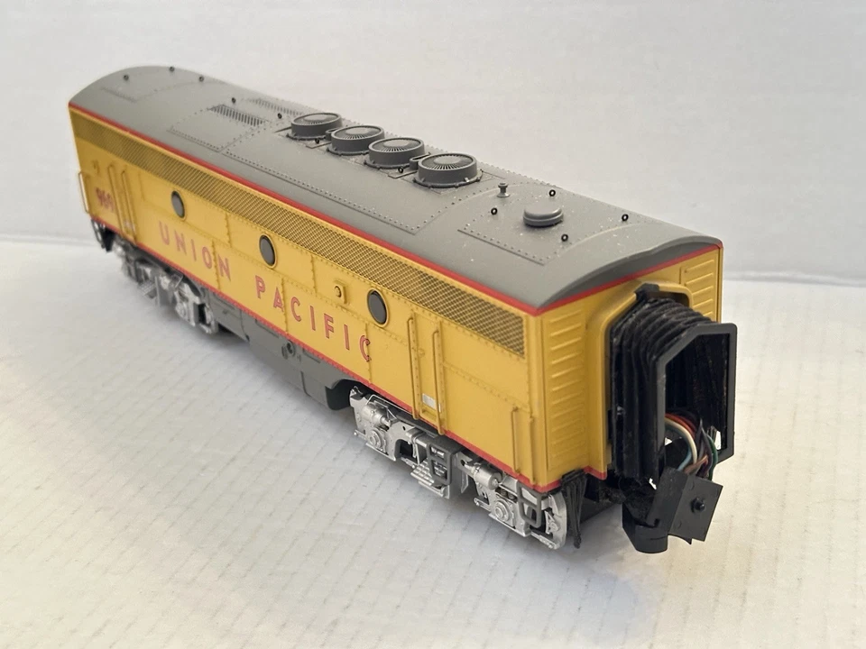 K-Line K2590-1476 O UP F-3 B-Unit Dummy Diesel Locomotive #969 - Image 2 of 4
