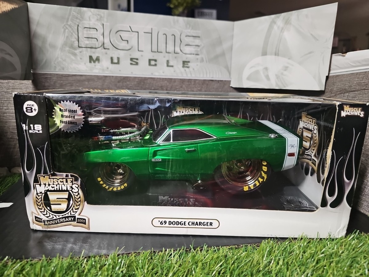 Vntg 2005 Muscle Machines 5th Anni. 1969 Dodge Charger R/T Hemi 1