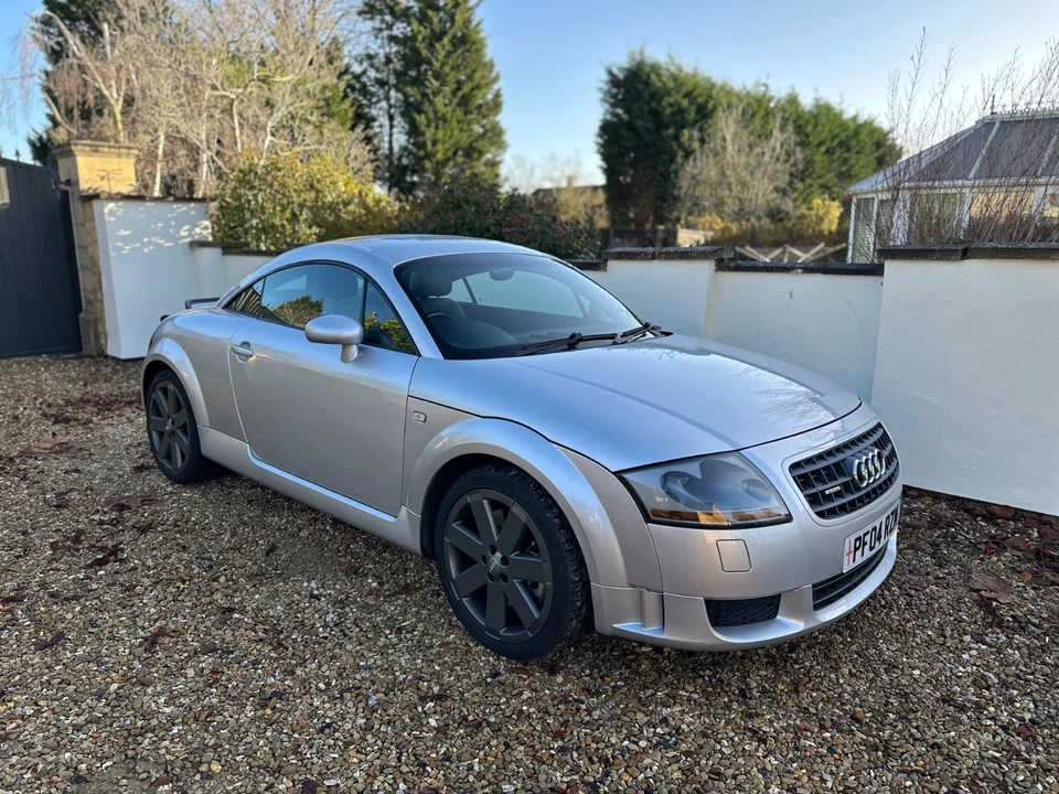 * GORGEOUS * 2004 Mk1 Audi TT 3.2 V6 DSG * 79.5k * FSH (15 Stamps) * Silver * - Image 3 of 4