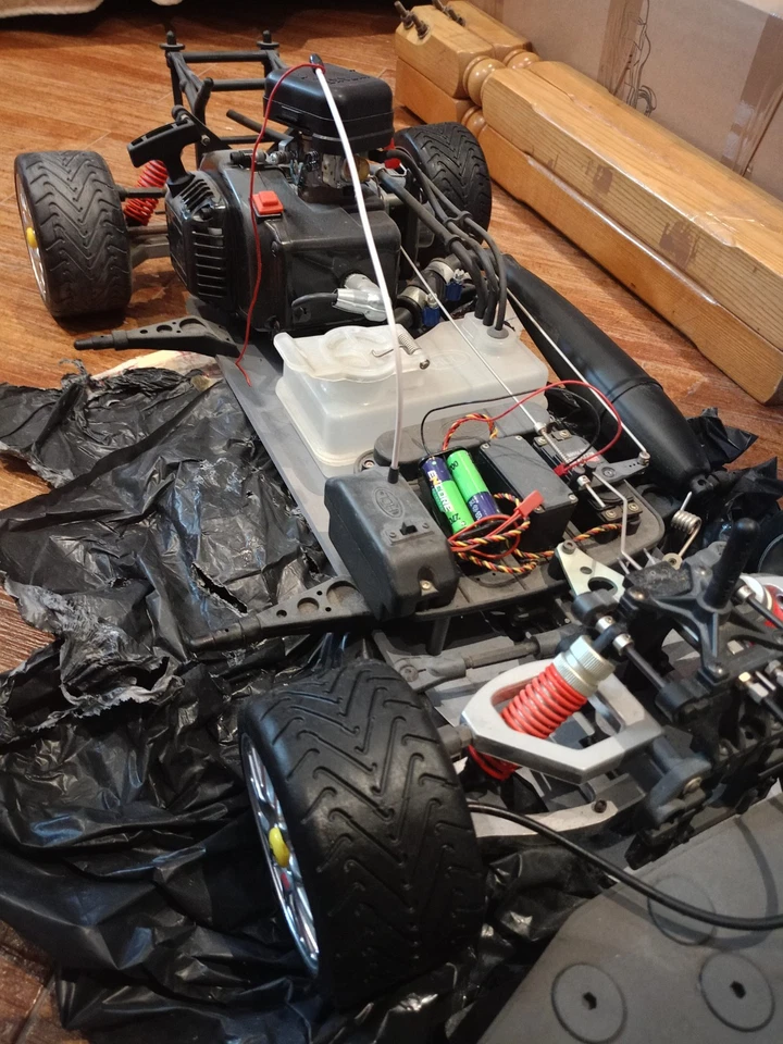 ferrari 360 challenge scala 1/5, ottime condizioni mai utilizzata, con fascicoli - Immagine 2 di 4