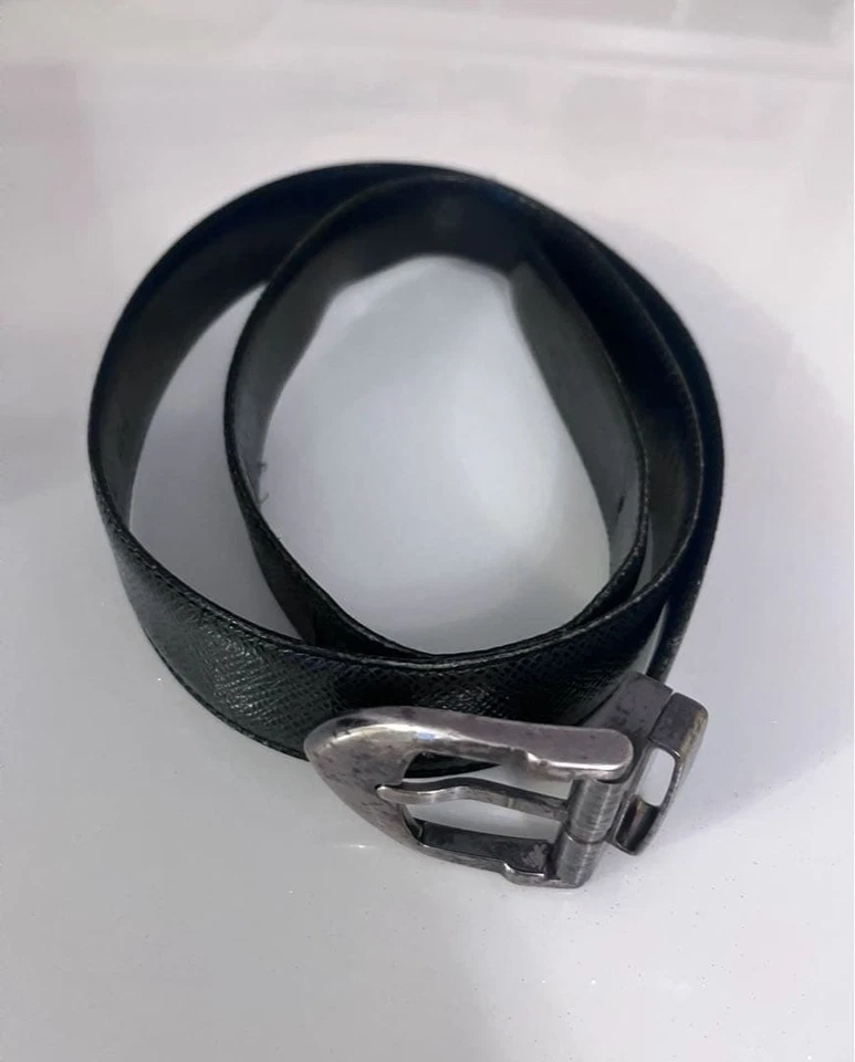 Cinturón para mujer Louis's Vuitton's Taiga Ceinture de cuero Ardoise plateado usado Foto 2 de 4