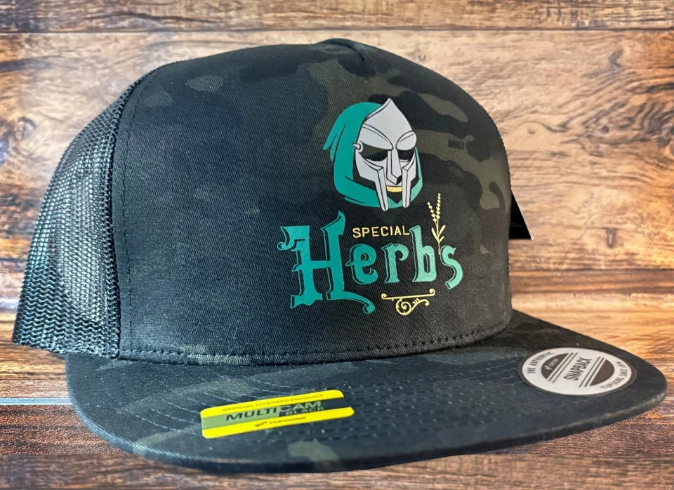 MF DOOM - Hierbas Especiales/Camuflaje Negro/Gorra de Camionero-Diseño Homenaje. Foto 3 de 3