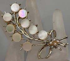 ESTATE VINTAGE GOLD TONE MOTHER OF PEARL SHELL BERRY BRANCH BROOCH PIN