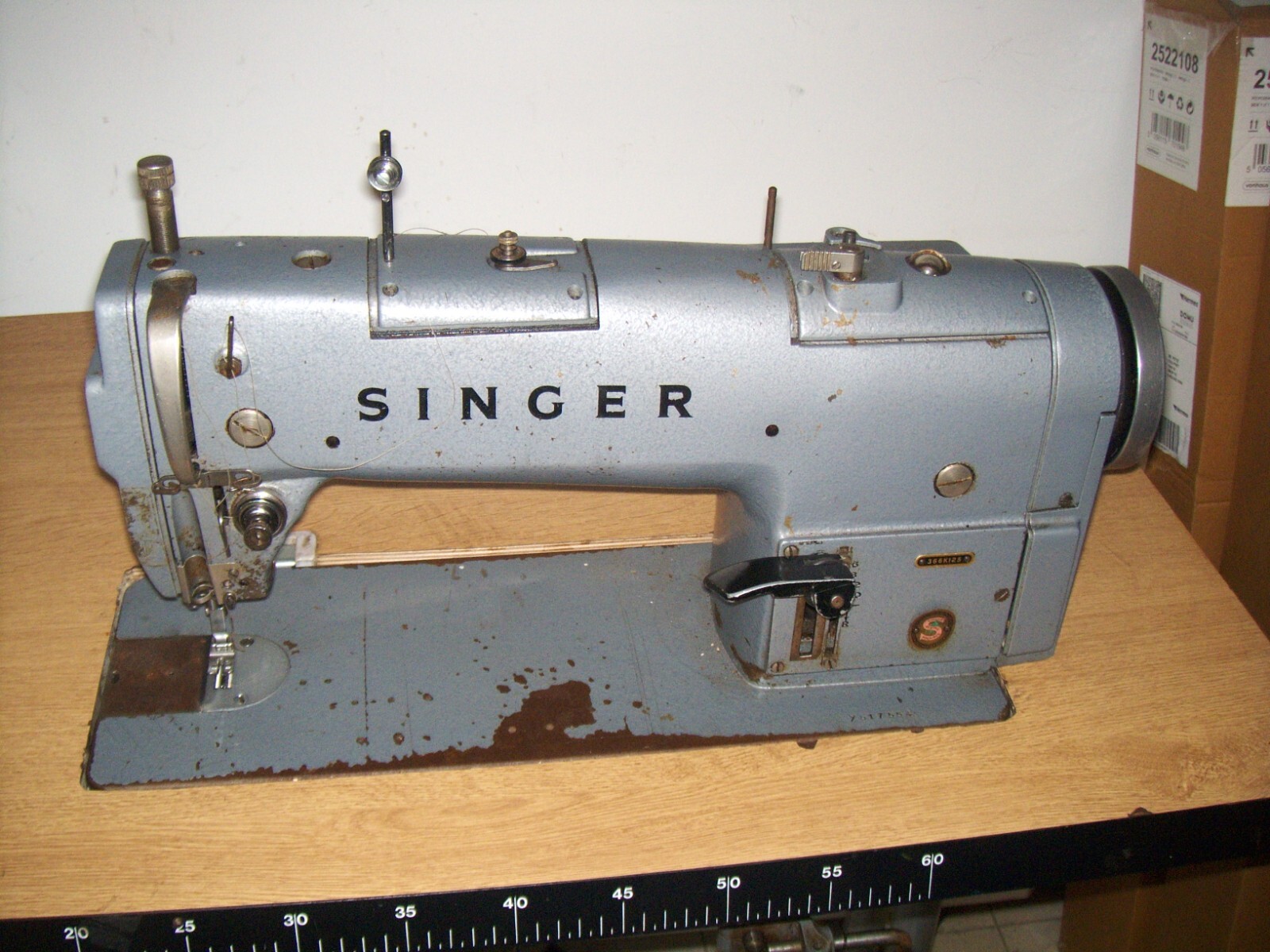 industrial sewing machine.Singer Heavy duty . needs timing setting up