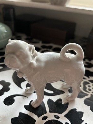 Meißen Porzellan Weiß Mops Pug in einem Kragen mit Glocken
