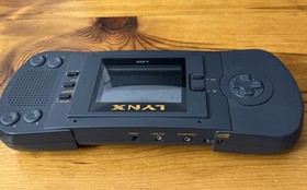 Atari Lynx Gen-1 Handheld Console.  (FOR PARTS OR REPAIR)