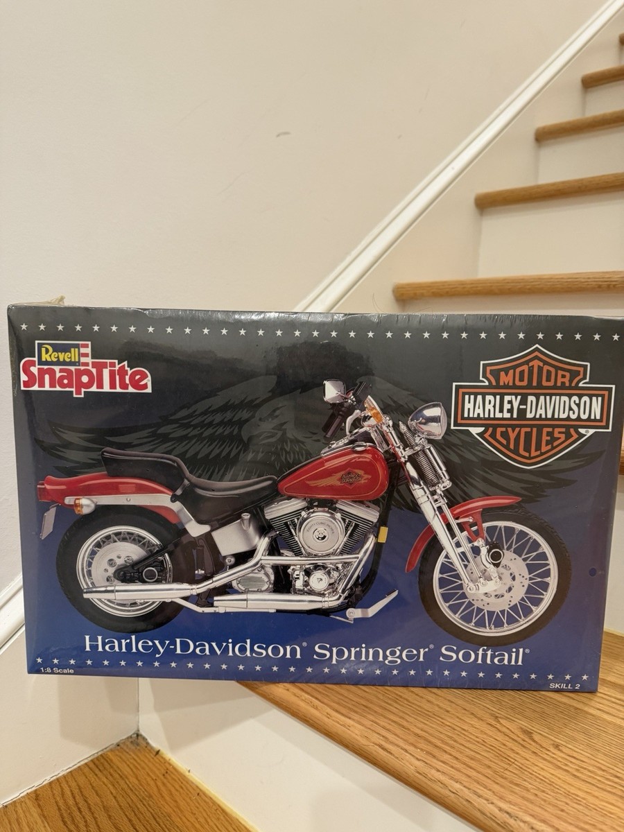 Revell Harley Davidson Softail 1:8 Model Kit Snaptite #7303 1995