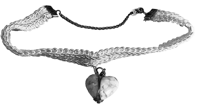 Lace Choker Necklace with Chain Extender and Wired Stone Cabachon Heart Pendant