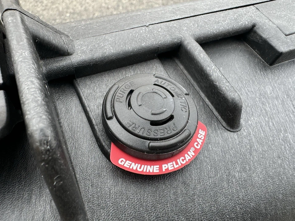 * AUTHENTIC * Pelican 1660 Rolling Portable Gear Hard Case – A Grade (SAN DIEGO) - Image 3 of 4