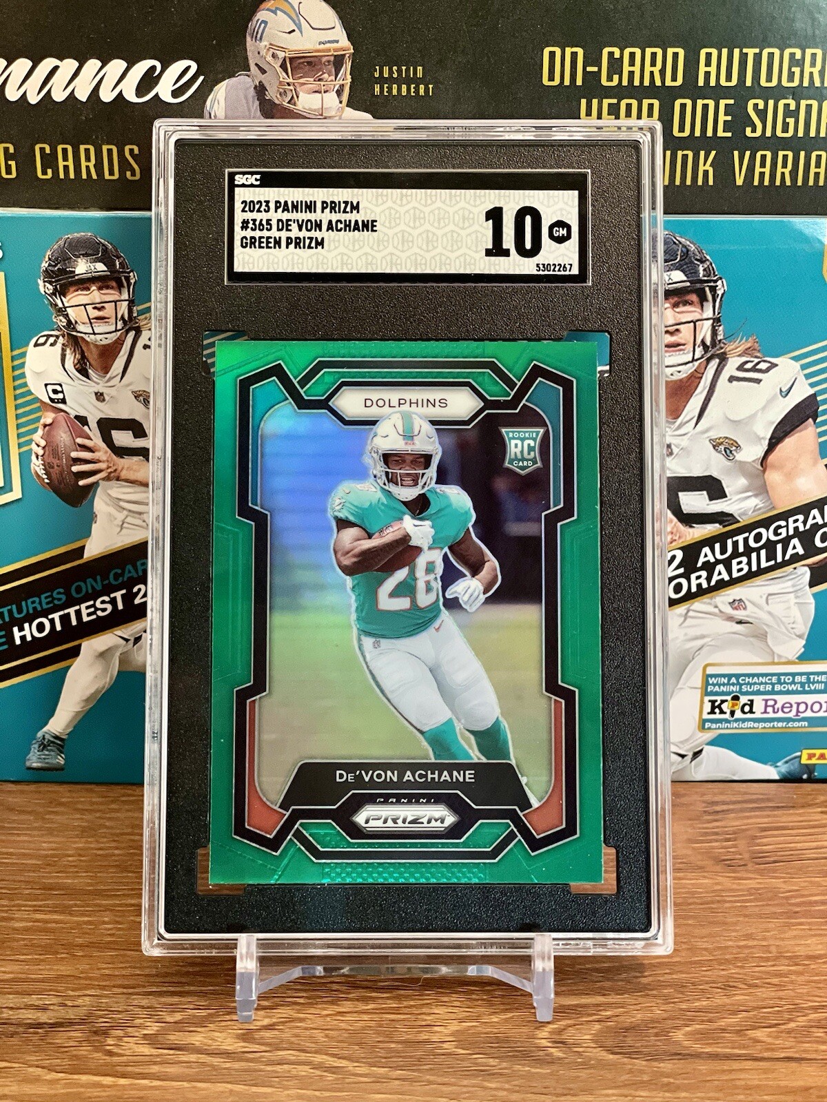 De'Von Achane 2023 Prizm Green Prizm Rookie RC #365 Dolphins SGC 10 GM