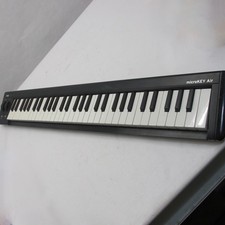 Korg Microkey2 61 - USB Midi Controller. 61 mini-keys. Works great. EE37