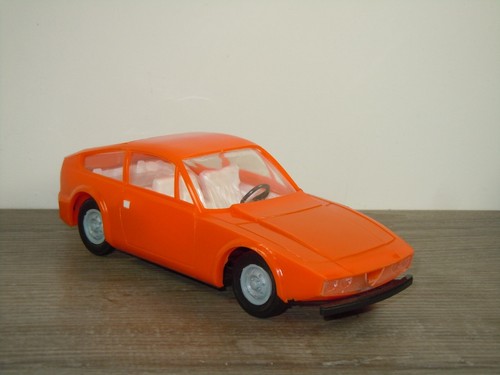 Alfa Romeo 1300 Junior Zagato - Piko Plastic 1:20 *63962 - Bild 3 von 3