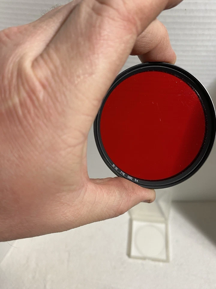 B+W 090 5x Red Filter 77mm (77E) Excellent with light marks - Image 2 of 4