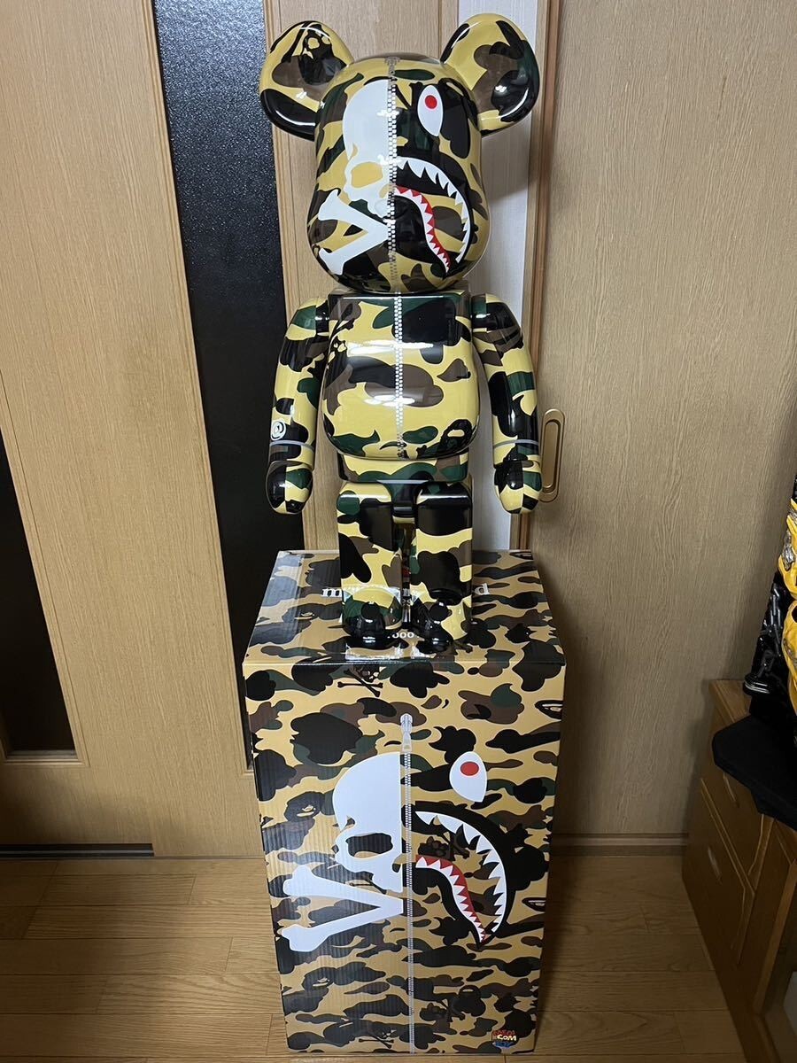 BE@RBRICK MASTERMIND vs BAPE(R) YELLOW 1000% USED Very Good BE@RBRICK MASTERMIND vs BAPE(R) YELLOW 1000% USED Very Good