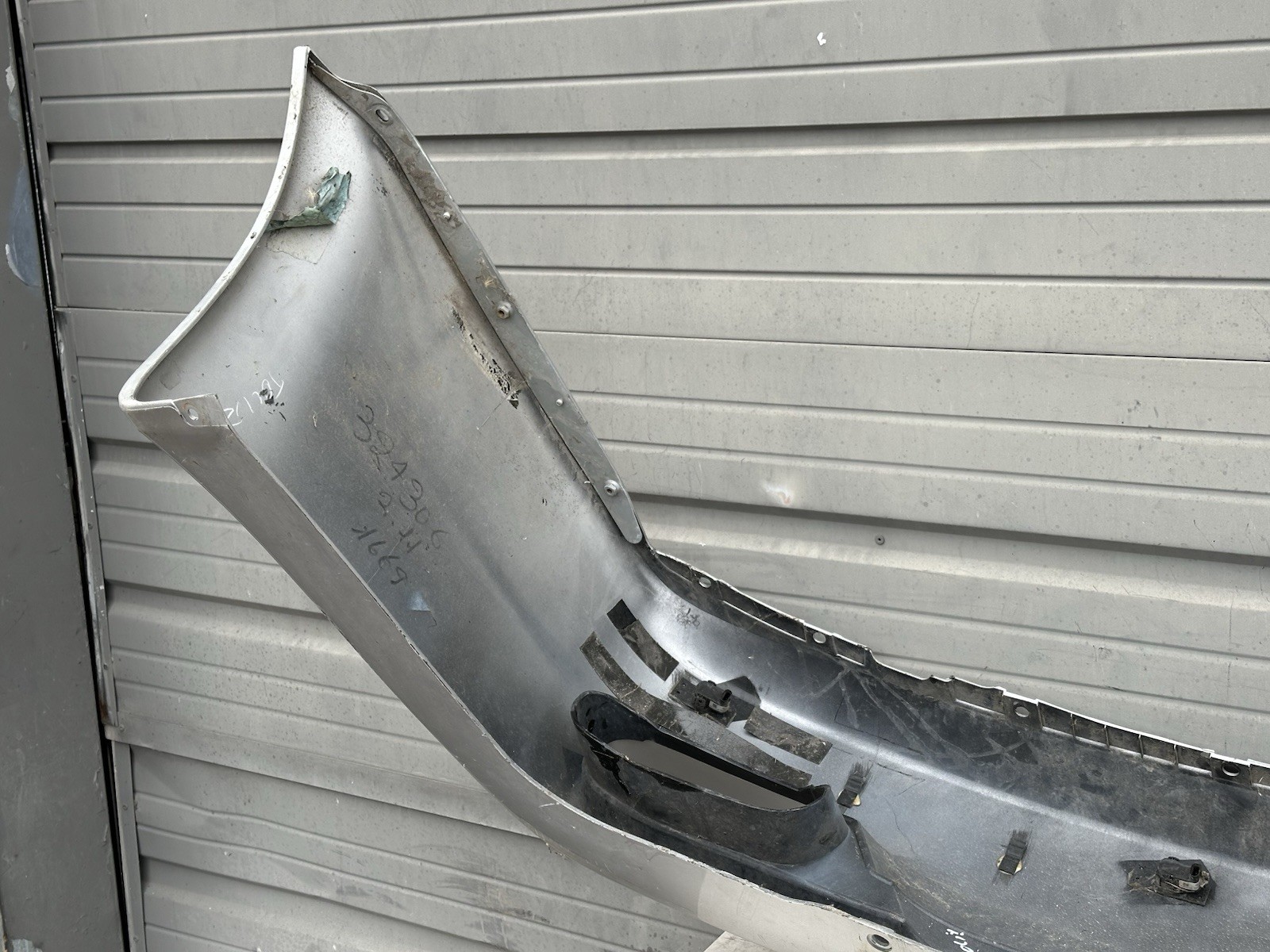 2009-2012 Maserati Quattroporte Rear Bumper Assy - 80371400 (Local Pickup Only)