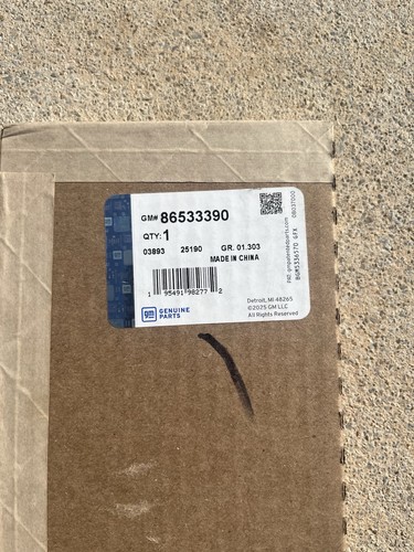 2021-2025 Chevy Tahoe Suburban Gloss Black High Country Emblem Kit 86533390 OEM - Picture 3 of 6