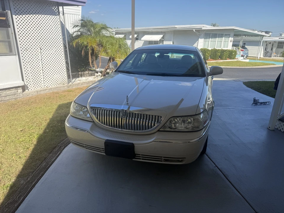 2003 Lincoln Town Car CARTIER - Image 2 of 4