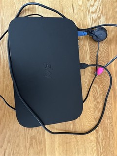 Sky Q 32C009 Box with Remote Control & Power Lead