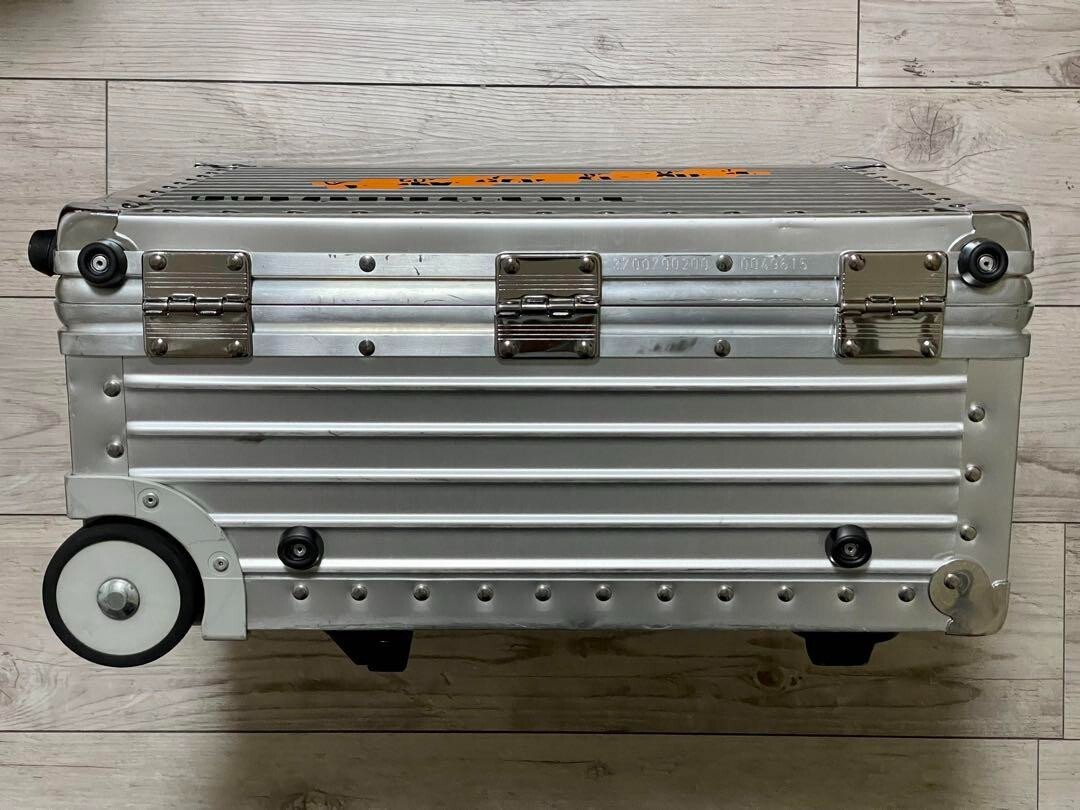 Rimowa Tropicana Trolley 23L 370.07 Silver Aluminum With Key Rimowa Tropicana Trolley 23L 370.07 Silver Aluminum With Key