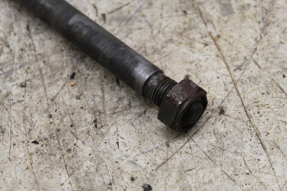 1985 YAMAHA IT200 FRONT WHEEL RIM AXLE PIVOT BOLT C3D - Изображение 3 из 4