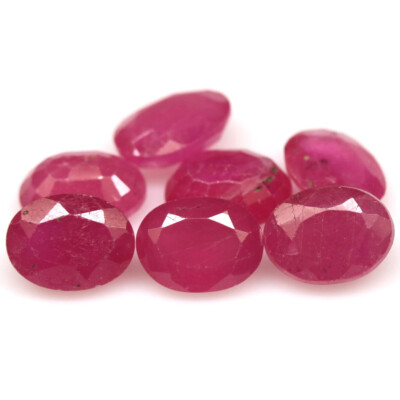 1 Stück ovaler natürlicher rosa Madagascar Rubin ca. (4-4,2 x 4,9-5,5 mm)