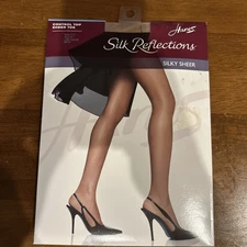 Hanes Silk Reflections Silky Sheer EF Little Color Control Top Nylon Pantyhose