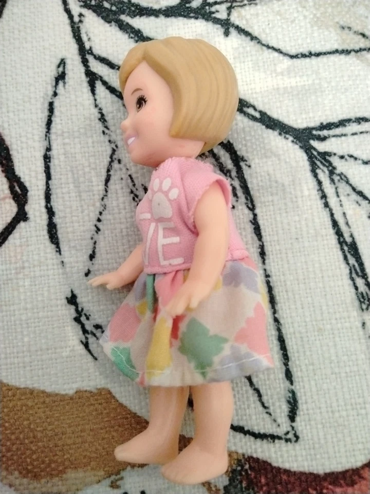 Boneca Barbie Kelly loira 2015 cabelo moldado  - Imagem 4 de 4