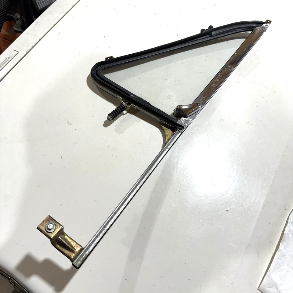 1971-1995 Chevrolet G-Series vent glass RH (passenger wing window) G10, G20, G30 - Image 4 of 4