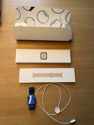 Apple Watch Series 8 GPS Aluminiumgehäuse Sportarmband Smartwatch MNP23FD/A