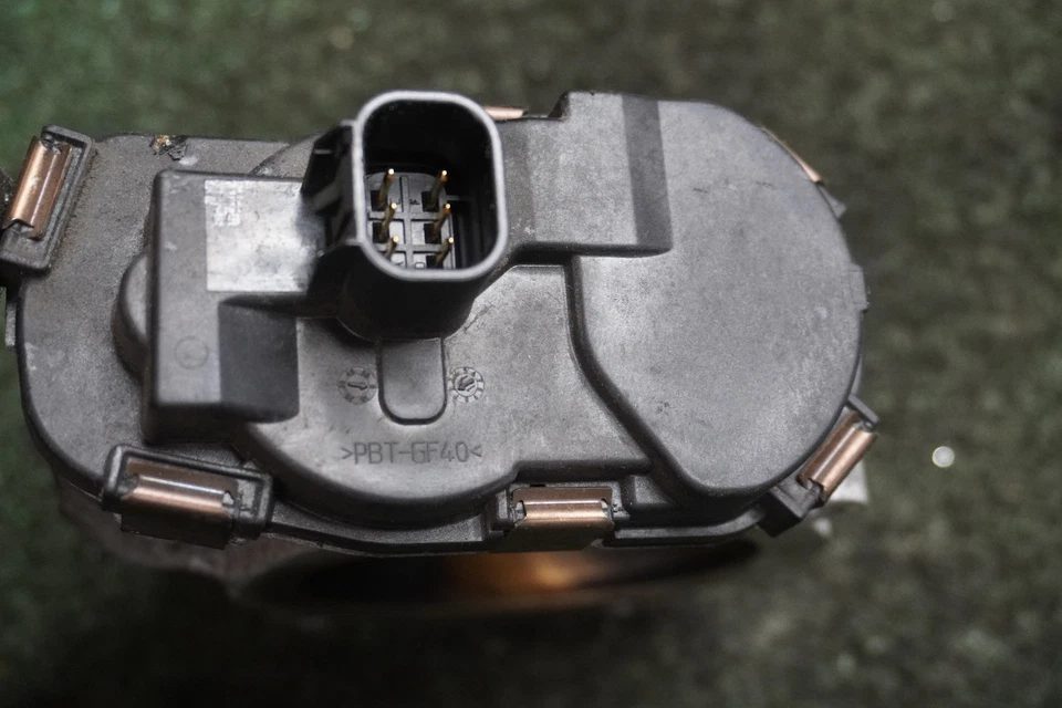 GMC Yukon XL 2009 2010 2011 carrocería del acelerador del motor de 6,2 L fabricante de equipos originales 148 k millas NB797JH Foto 4 de 4