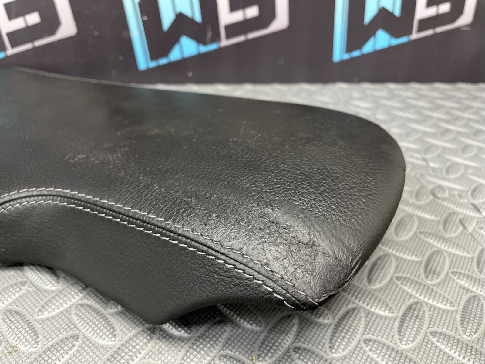 Chevrolet Corvette ZR1 2005-2013 Center console lid Black